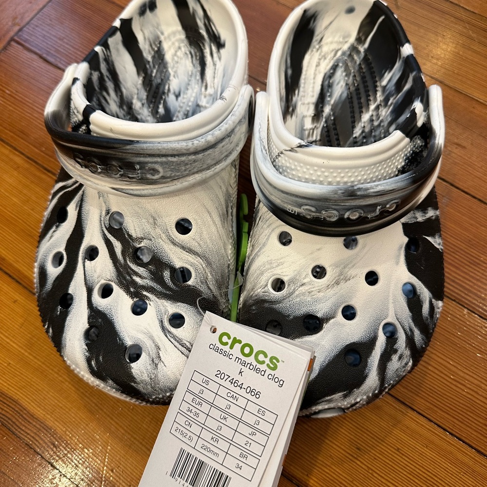 Crocs Kids Classic Marbled Clog - Black and White - Size J3